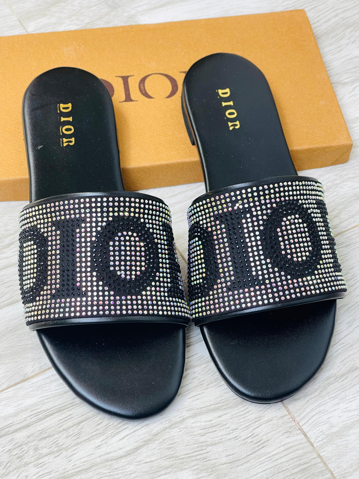 DIOR STONE FLATS